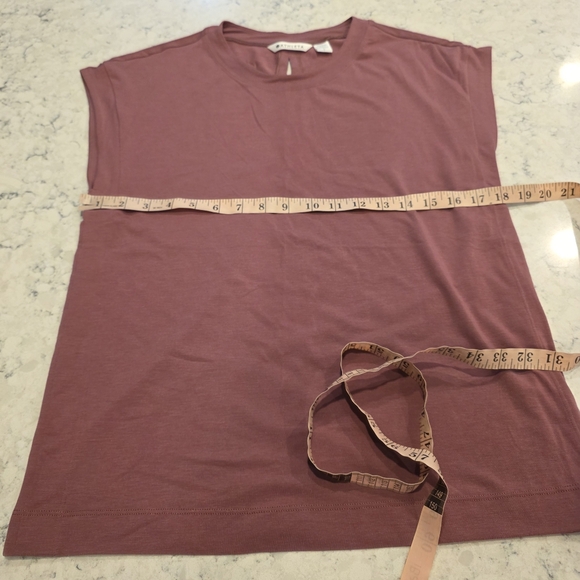 Athleta Studio Practice Muscle Tee Cap Sleeve Back Vent Size Small - Picture 7 of 13